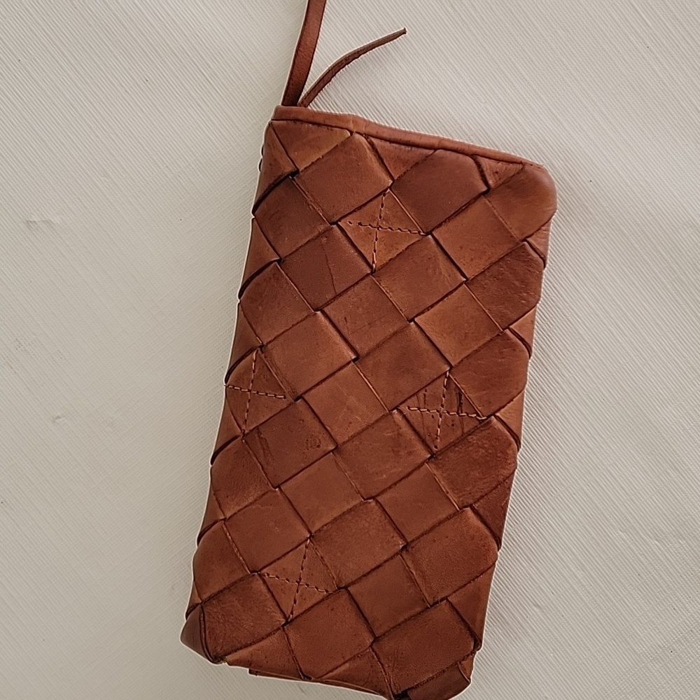 Vilenca Holland Brown Woven Leather Clutch Wallet with Zipper Closure Bin3